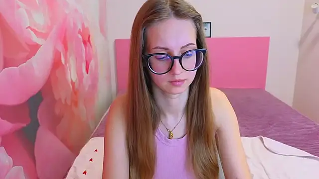 Snapshot of AliceAdams chatting on 8, 4, 2026 AliceAdams online show from 8, 4, 2026