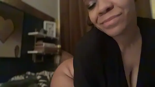 Snapshot of Sanaawest chatting on 7, 4, 2026 Sanaawest online show from 7, 4, 2026