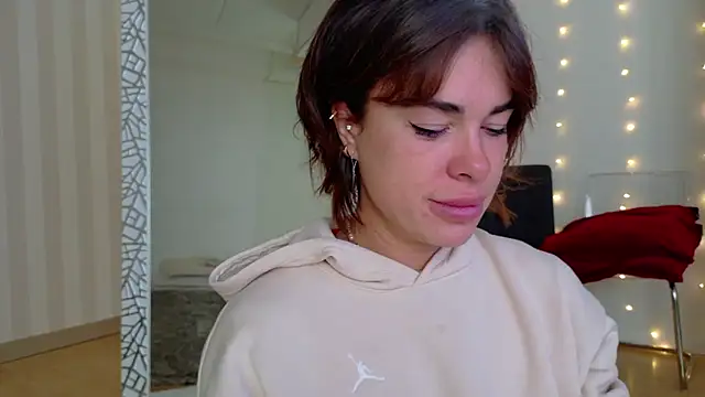 girl nextd00r online show from 13, 3, 2025