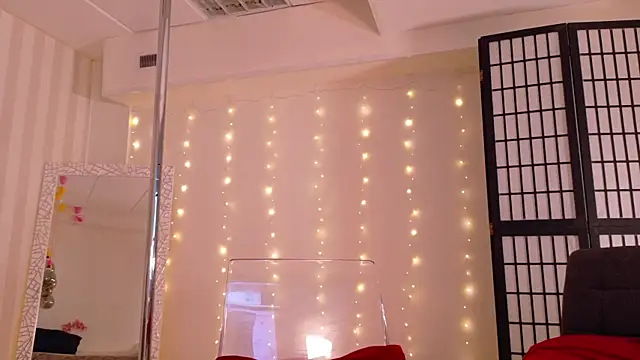 girl nextd00r online show from 14, 3, 2025