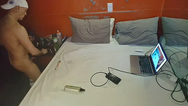 Snapshot of MikyFoxx chatting on 1, 1, 2025 MikyFoxx online show from 1, 1, 2025