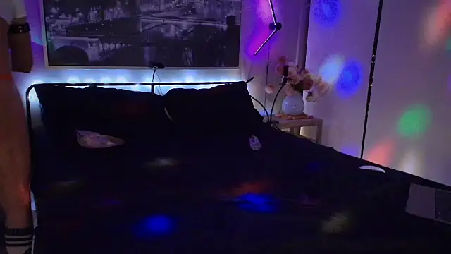 Snapshot of MikyFoxx chatting on 13, 10, 2025 MikyFoxx online show from 13, 10, 2025