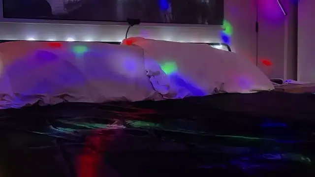 Snapshot of MikyFoxx chatting on 23, 10, 2025 MikyFoxx online show from 23, 10, 2025