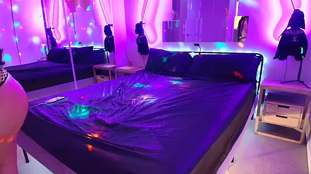 Snapshot of MikyFoxx chatting on 1, 11, 2025 MikyFoxx online show from 1, 11, 2025