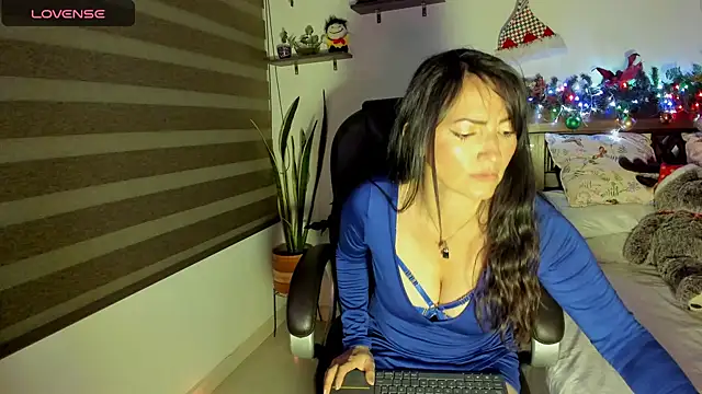 Snapshot of Ariella_tits chatting on 13, 12, 2024 Ariella tits online show from 13, 12, 2024