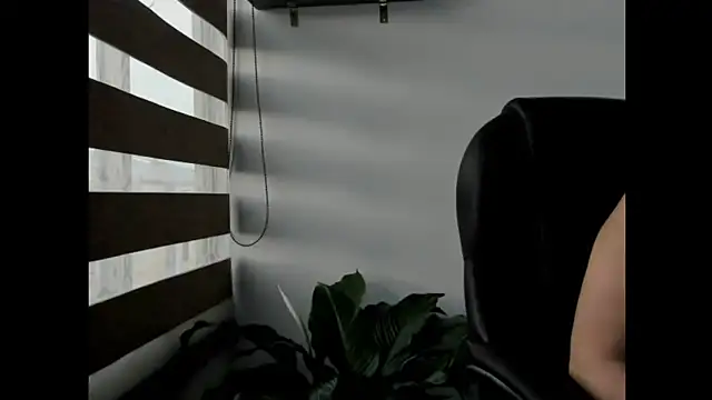 Snapshot of Ariella_tits chatting on 6, 2, 2025 Ariella tits online show from 6, 2, 2025