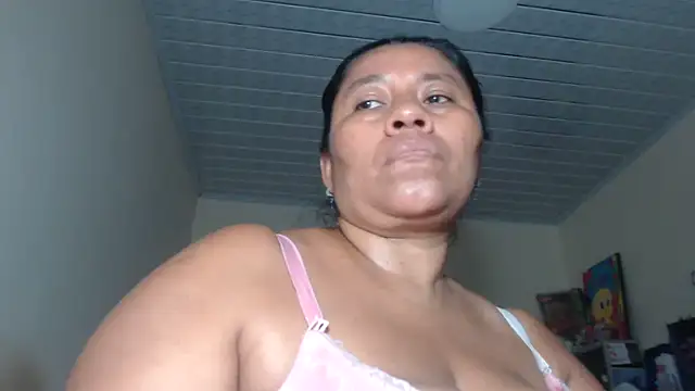 Snapshot of adrixxx38 chatting on 10, 11, 2025 adrixxx38 online show from 10, 11, 2025