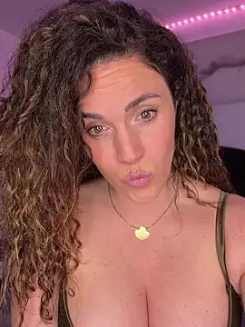 Clara-xoxo online show from 6, 3, 2026