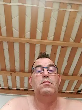 Snapshot of Lentbulant chatting on 22, 10, 2025 Lentbulant online show from 22, 10, 2025