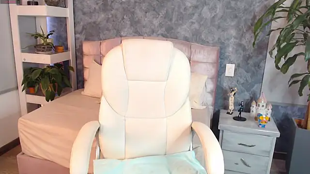 Snapshot of niko_robin chatting on 8, 11, 2025 niko robin online show from 8, 11, 2025