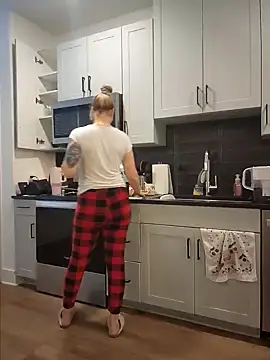 Snapshot of HollyTattoo chatting on 14, 1, 2025 HollyTattoo online show from 14, 1, 2025