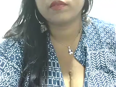 Snapshot of ROSEE_MERRYYYY chatting on 5, 1, 2025 ROSEE MERRYYYY online show from 5, 1, 2025