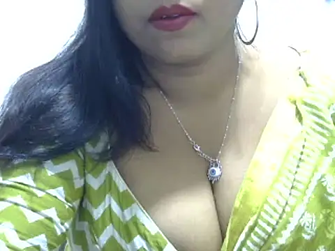 Snapshot of ROSEE_MERRYYYY chatting on 15, 2, 2025 ROSEE MERRYYYY online show from 15, 2, 2025