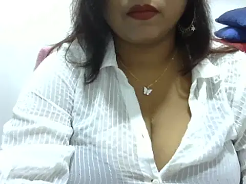 Snapshot of ROSEE_MERRYYYY chatting on 6, 10, 2025 ROSEE MERRYYYY online show from 6, 10, 2025