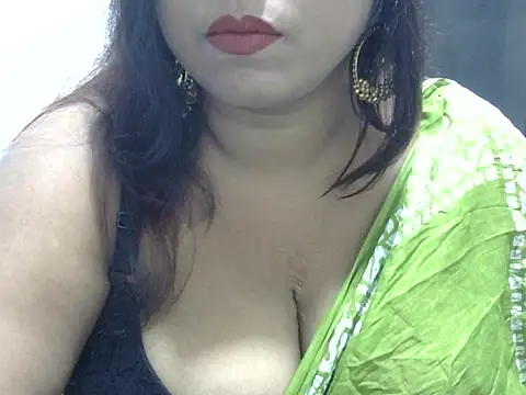 Snapshot of ROSEE_MERRYYYY chatting on 14, 10, 2025 ROSEE MERRYYYY online show from 14, 10, 2025