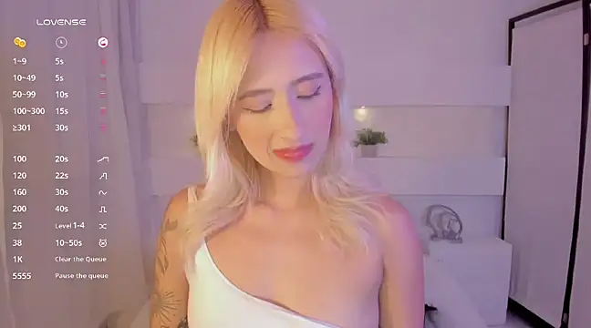 Snapshot of AshleyRoys chatting on 3, 2, 2025 AshleyRoys online show from 3, 2, 2025