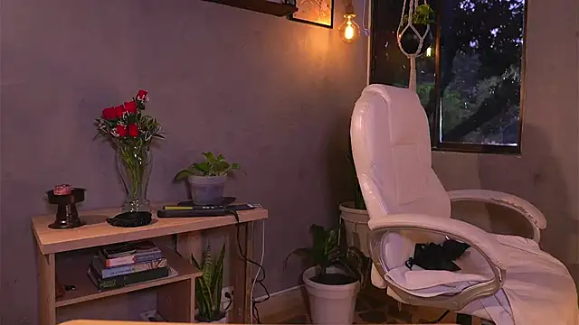 Snapshot of Isapetit_ chatting on 4, 10, 2025 Isapetit  online show from 4, 10, 2025