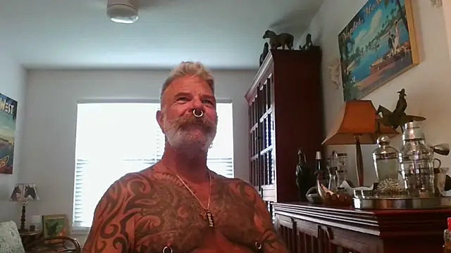 Snapshot of njdbear chatting on 20, 9, 2025 njdbear online show from 20, 9, 2025