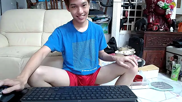 Snapshot of andrewooi chatting on 5, 3, 2025 andrewooi online show from 5, 3, 2025