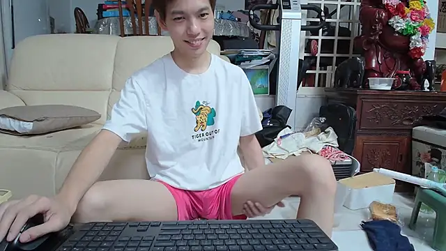 Snapshot of andrewooi chatting on 20, 3, 2025 andrewooi online show from 20, 3, 2025