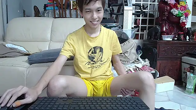 Snapshot of andrewooi chatting on 23, 3, 2025 andrewooi online show from 23, 3, 2025