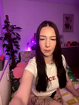 Trixie-Tainted online show from 9, 9, 2025