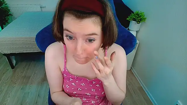 Snapshot of CranberryHot chatting on 12, 9, 2025 CranberryHot online show from 12, 9, 2025