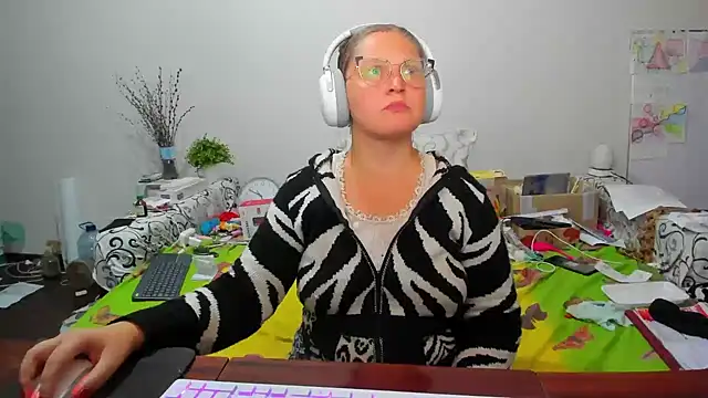 Snapshot of IamYourNarcotic chatting on 12, 11, 2025 IamYourNarcotic online show from 12, 11, 2025