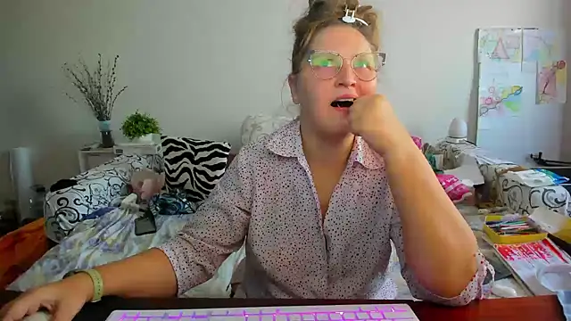 Snapshot of IamYourNarcotic chatting on 21, 11, 2025 IamYourNarcotic online show from 21, 11, 2025