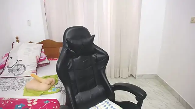 yeslluisa online show from 23, 2, 2025