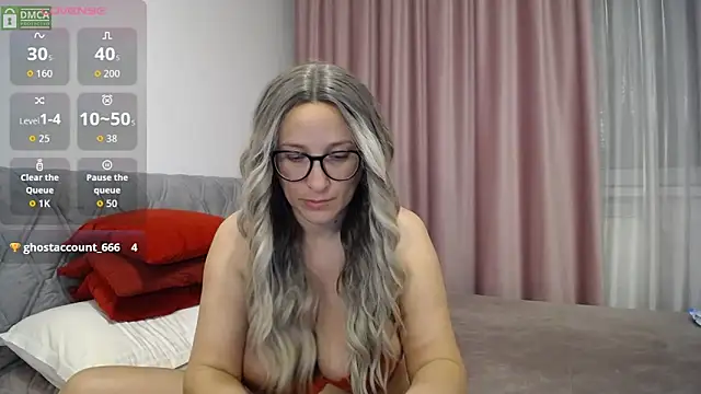 Snapshot of Aphrodite_S32 chatting on 4, 10, 2025 Aphrodite S32 online show from 4, 10, 2025