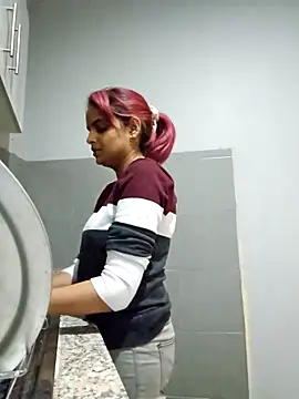 Snapshot of DirtySnowball69 chatting on 18, 12, 2025 DirtySnowball69 online show from 18, 12, 2025