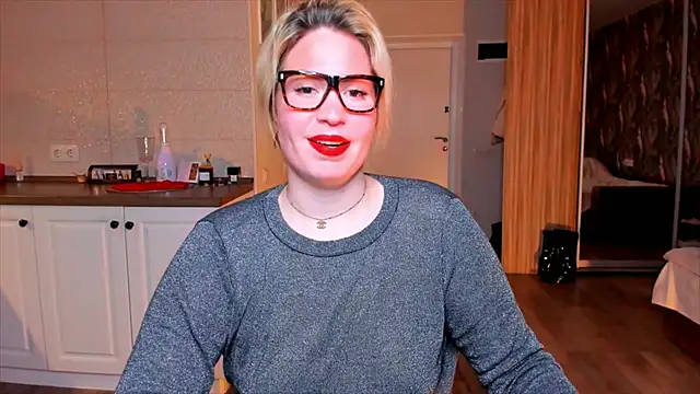 HotTiffani online show from 6, 2, 2026