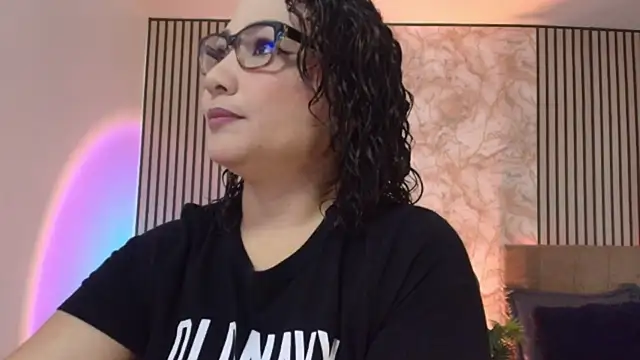 Snapshot of JuliRamirez chatting on 6, 7, 2026 JuliRamirez online show from 6, 7, 2026