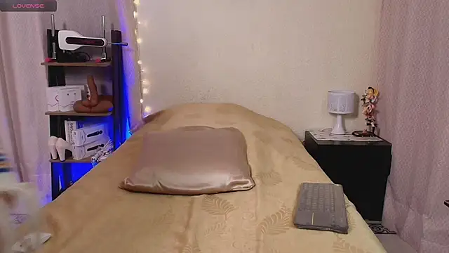 Swetisabella01 online show from 15, 2, 2025