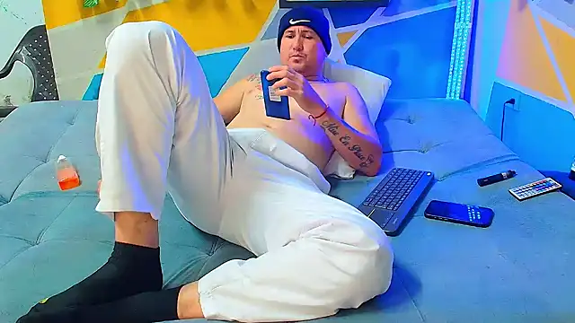 Snapshot of xavier_1988 chatting on 18, 10, 2025 xavier 1988 online show from 18, 10, 2025