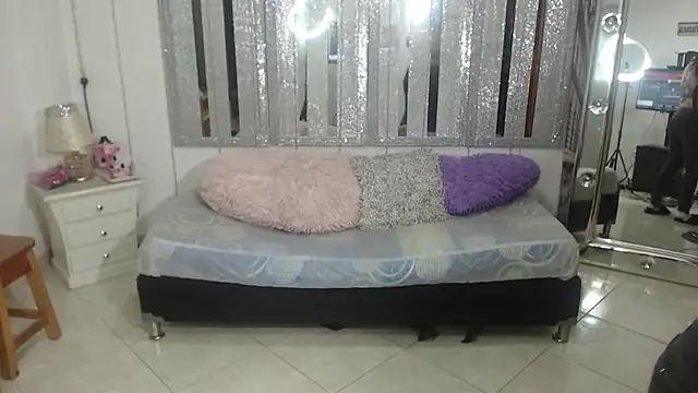 Snapshot of mijal_queen chatting on 14, 2, 2025 mijal queen online show from 14, 2, 2025