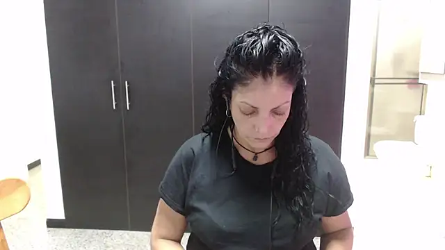 Snapshot of mijal_queen chatting on 22, 10, 2025 mijal queen online show from 22, 10, 2025