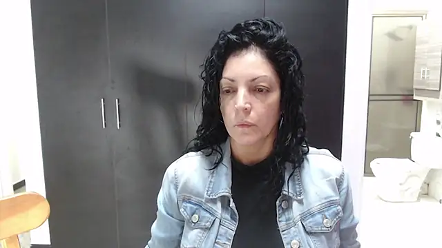 Snapshot of mijal_queen chatting on 12, 11, 2025 mijal queen online show from 12, 11, 2025