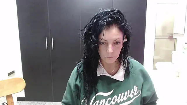 Snapshot of mijal_queen chatting on 14, 11, 2025 mijal queen online show from 14, 11, 2025