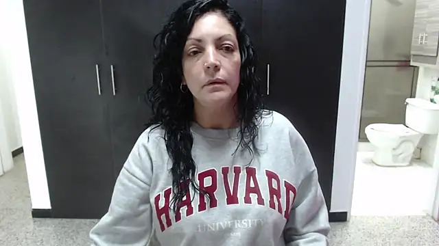 Snapshot of mijal_queen chatting on 15, 11, 2025 mijal queen online show from 15, 11, 2025