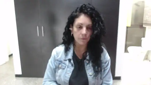 Snapshot of mijal_queen chatting on 21, 11, 2025 mijal queen online show from 21, 11, 2025