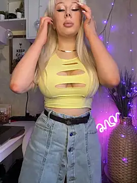 LaraHollywood online show from 5, 3, 2026