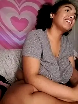 Snapshot of TasteeKitty chatting on 4, 2, 2025 TasteeKitty online show from 4, 2, 2025