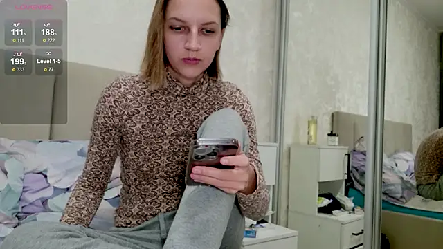 Snapshot of Alisa-w chatting on 17, 11, 2025 Alisa-w online show from 17, 11, 2025