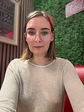 Snapshot of The_Snowwhitee chatting on 20, 12, 2024 The Snowwhitee online show from 20, 12, 2024