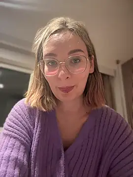 Snapshot of The_Snowwhitee chatting on 28, 12, 2024 The Snowwhitee online show from 28, 12, 2024