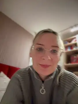 Snapshot of The_Snowwhitee chatting on 11, 1, 2025 The Snowwhitee online show from 11, 1, 2025