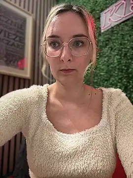 Snapshot of The_Snowwhitee chatting on 9, 2, 2025 The Snowwhitee online show from 9, 2, 2025