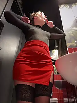 Snapshot of The_Snowwhitee chatting on 19, 2, 2025 The Snowwhitee online show from 19, 2, 2025